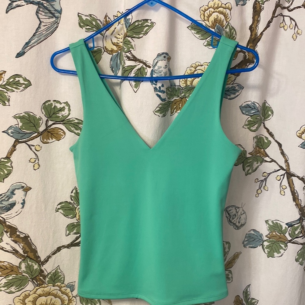 Express body contour size small. Beautiful mint green color!